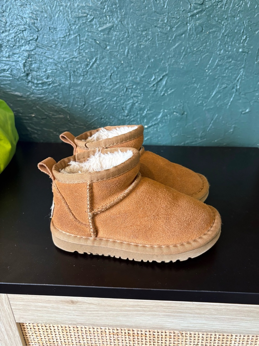 UGG Chestnut boots - Picture 1 of 4